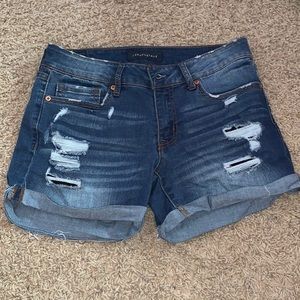 Distressed jeans shorts